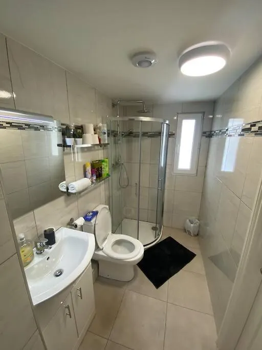City Centre Studio Apartment Dublin 0*,